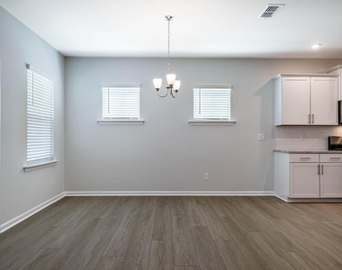 1400 Hollyview Avenue - Photo Thumbnail 23