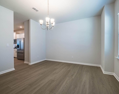 1400 Hollyview Avenue - Photo Thumbnail 10