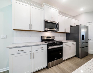 1400 Hollyview Avenue - Photo Thumbnail 19
