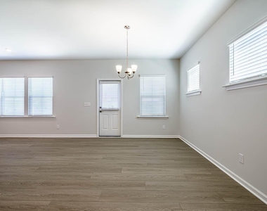 1400 Hollyview Avenue - Photo Thumbnail 20