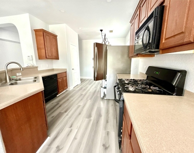 1713 Bowerton Dr - Photo Thumbnail 3
