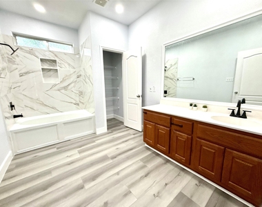 1713 Bowerton Dr - Photo Thumbnail 5
