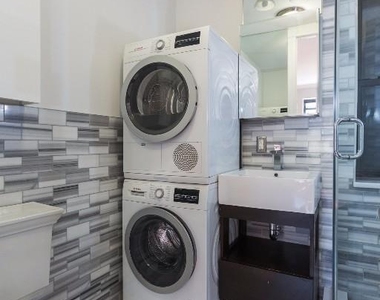 1590 Lexington Avenue - Photo Thumbnail 5