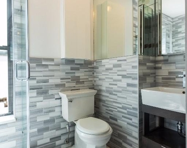 1590 Lexington Avenue - Photo Thumbnail 2