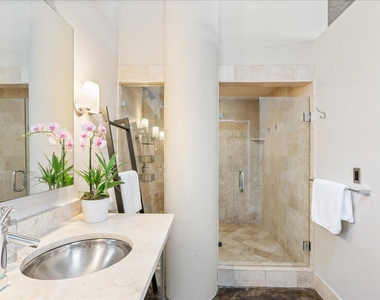 311 W 5th St - Photo Thumbnail 8