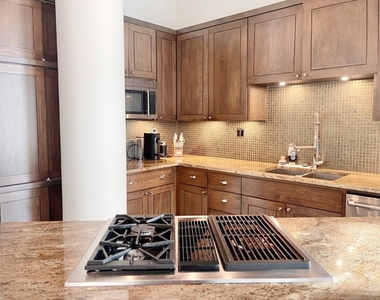 311 W 5th St - Photo Thumbnail 4