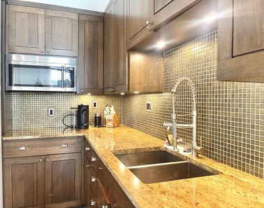 311 W 5th St - Photo Thumbnail 3