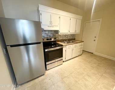2752 Herschel Street - Photo Thumbnail 3
