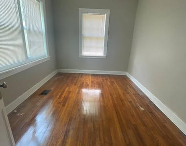 2752 Herschel Street - Photo Thumbnail 4