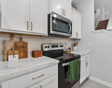 4915 Nebula Lane - Photo Thumbnail 8