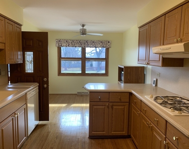 7609 Hayenga Lane - Photo Thumbnail 1