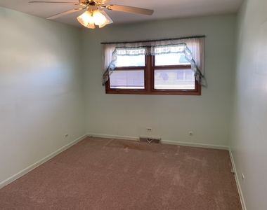 7609 Hayenga Lane - Photo Thumbnail 9