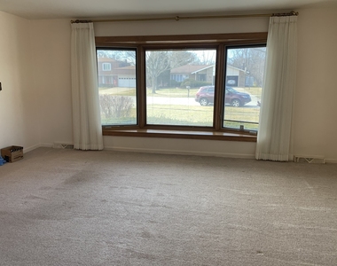 7609 Hayenga Lane - Photo Thumbnail 6