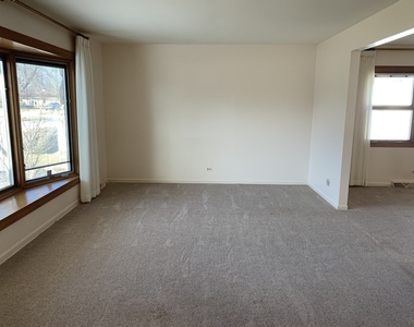 7609 Hayenga Lane - Photo Thumbnail 5