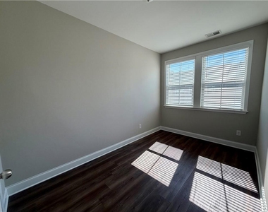 324 Overture Court Se - Photo Thumbnail 14