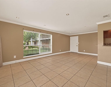 2201 Fountain View Drive - Photo Thumbnail 5