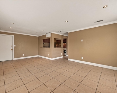 2201 Fountain View Drive - Photo Thumbnail 4