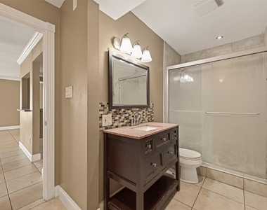 2201 Fountain View Drive - Photo Thumbnail 14