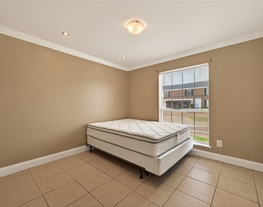 2201 Fountain View Drive - Photo Thumbnail 11