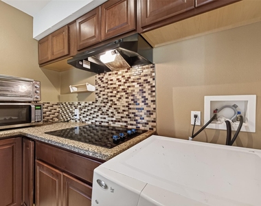 2201 Fountain View Drive - Photo Thumbnail 10