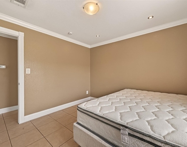 2201 Fountain View Drive - Photo Thumbnail 13