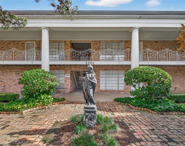 2201 Fountain View Drive - Photo Thumbnail 1