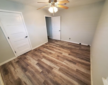 4511 Avenue R 1/2 - Photo Thumbnail 12