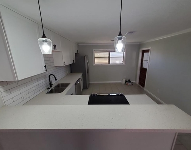4511 Avenue R 1/2 - Photo Thumbnail 8
