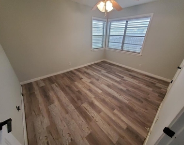 4511 Avenue R 1/2 - Photo Thumbnail 9