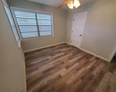 4511 Avenue R 1/2 - Photo Thumbnail 10