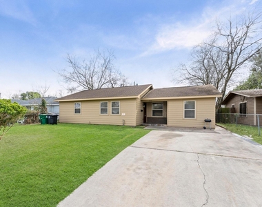 5646 Belmark Street - Photo Thumbnail 2