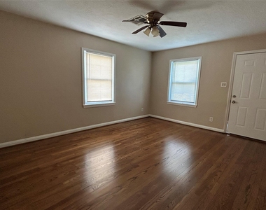 8069 Juliabora Street - Photo Thumbnail 10
