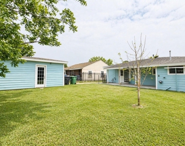 8069 Juliabora Street - Photo Thumbnail 10