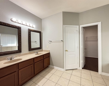 1323 Maple Ace Drive - Photo Thumbnail 15