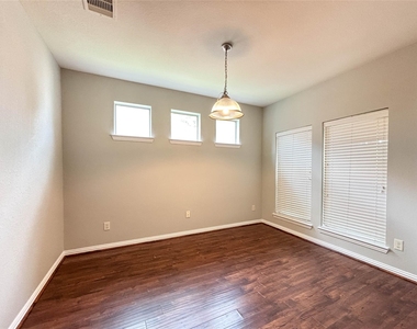 1323 Maple Ace Drive - Photo Thumbnail 4