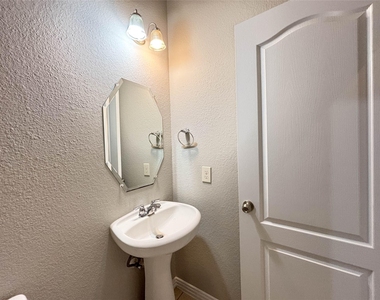 1323 Maple Ace Drive - Photo Thumbnail 7