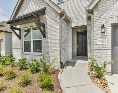 7216 Stillmeadow Grove Drive - Photo Thumbnail 2