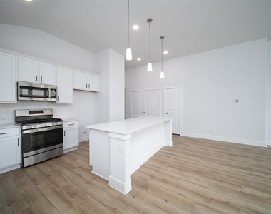 217 Catalina Cove Dr - Photo Thumbnail 3