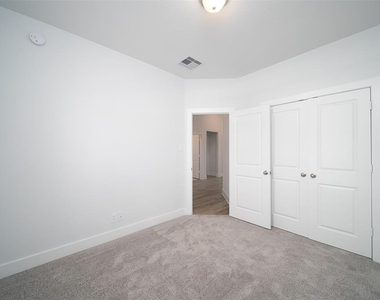 217 Catalina Cove Dr - Photo Thumbnail 11