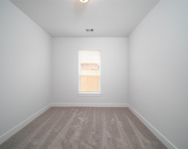 217 Catalina Cove Dr - Photo Thumbnail 12