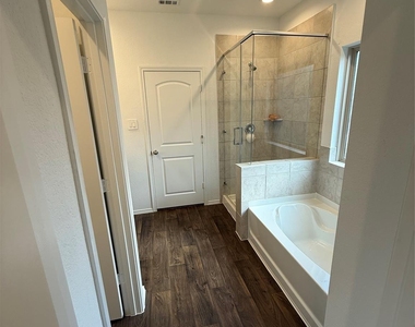2914 Roman Forest Boulevard - Photo Thumbnail 5