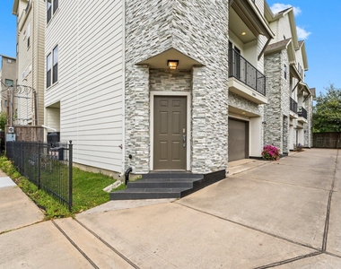 2909 Gillespie Street - Photo Thumbnail 5