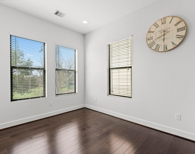2909 Gillespie Street - Photo Thumbnail 19