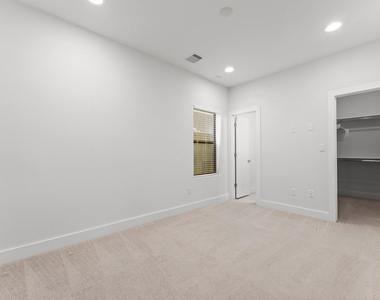 2909 Gillespie Street - Photo Thumbnail 8
