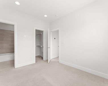 2909 Gillespie Street - Photo Thumbnail 24