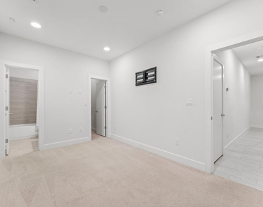 2909 Gillespie Street - Photo Thumbnail 9