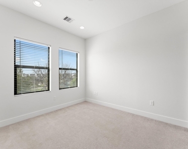 2909 Gillespie Street - Photo Thumbnail 23