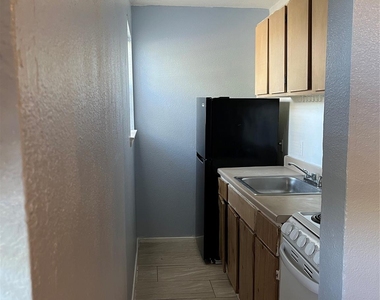 3118 San Jacinto Street - Photo Thumbnail 2