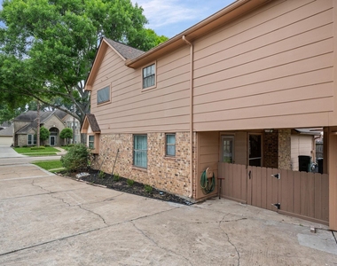 110 Shadow Wood Drive - Photo Thumbnail 4