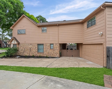 110 Shadow Wood Drive - Photo Thumbnail 3
